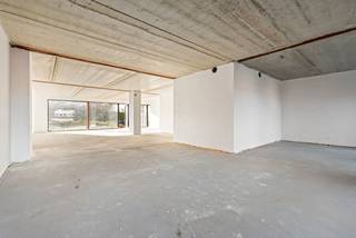 Op zoek naar een volledig instapklare kantoorruimte op een toplocatie? Deze moderne ruimte van 142,72 m² leent zich perfect voor...