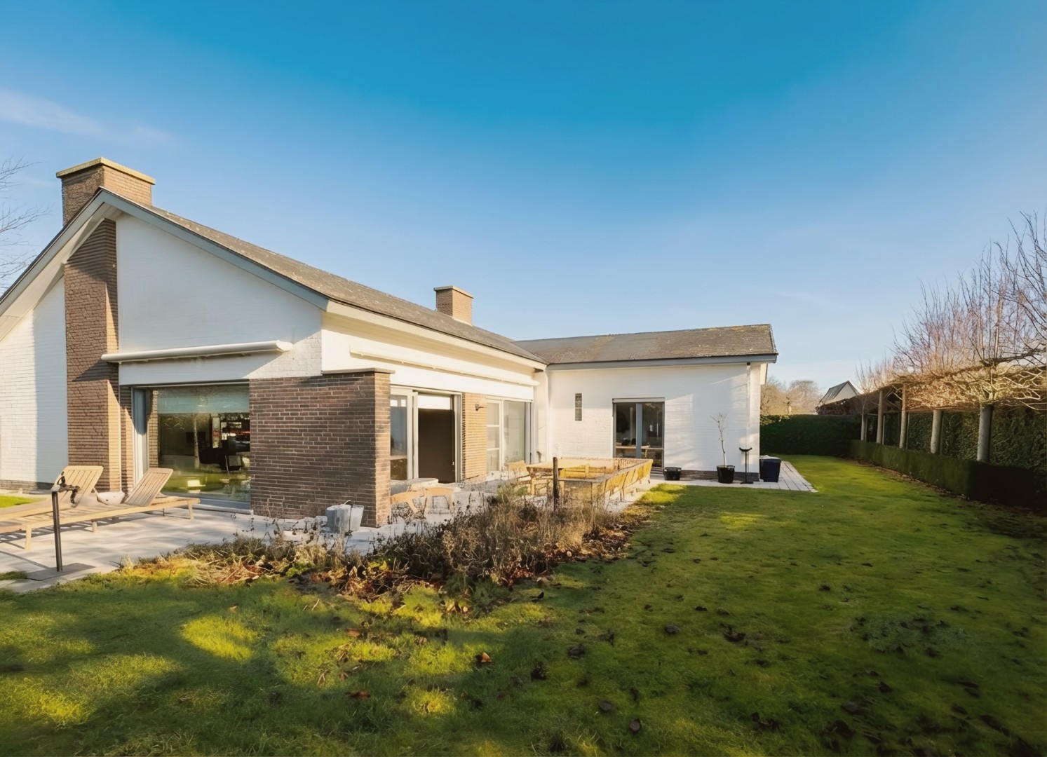 Alleenstaande en verzorgde villa met  3 slaapkamers en een polyvalente ruimte, goed gelegen in een rustige en residentiële wijk. - foto 4