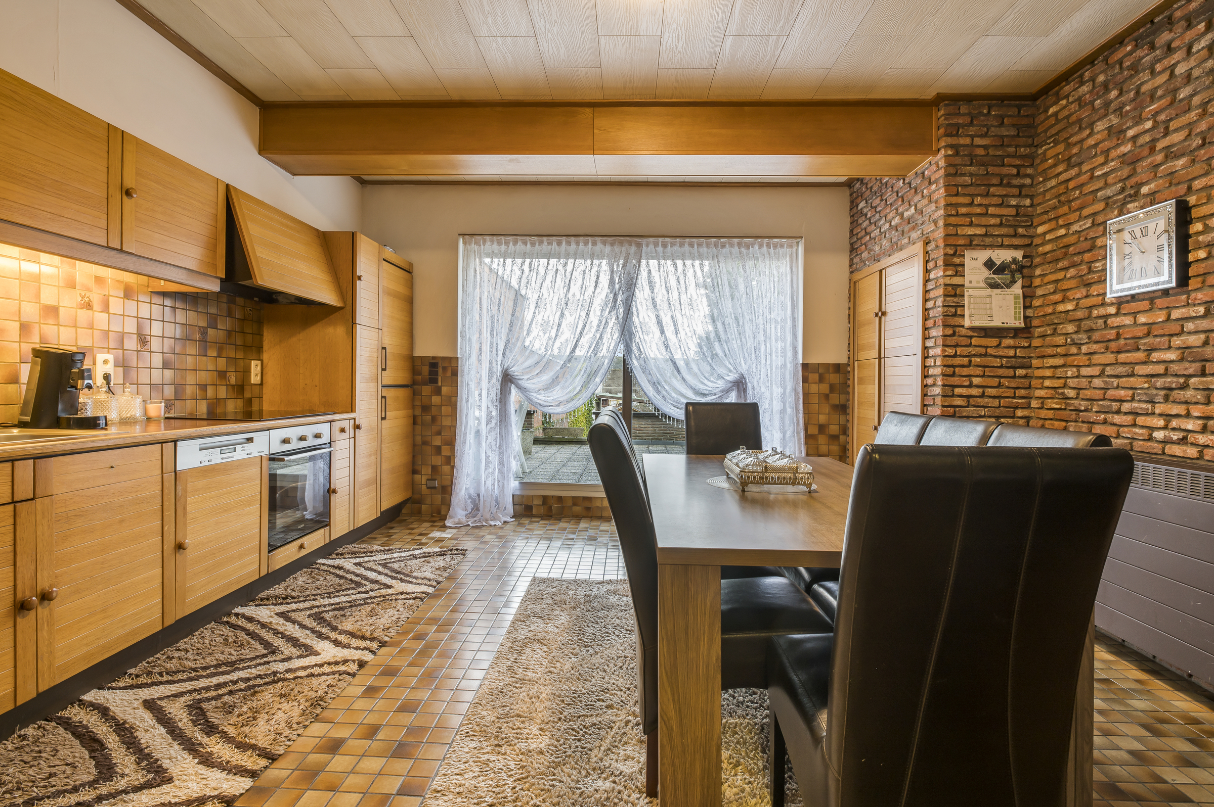 Commercial à vendre à Saint-Nicolas avec 4 chambres - photo 4