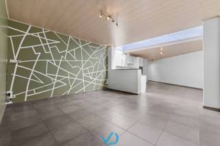 Op wandelafstand van de charmante Vestingen van Ieper vinden we deze volledig gerenoveerde, instapklare woning. Dankzij de centrale ligging bevind...