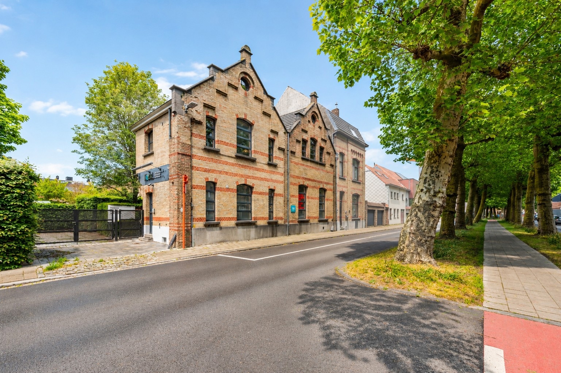 Commercial for sale in Bruges