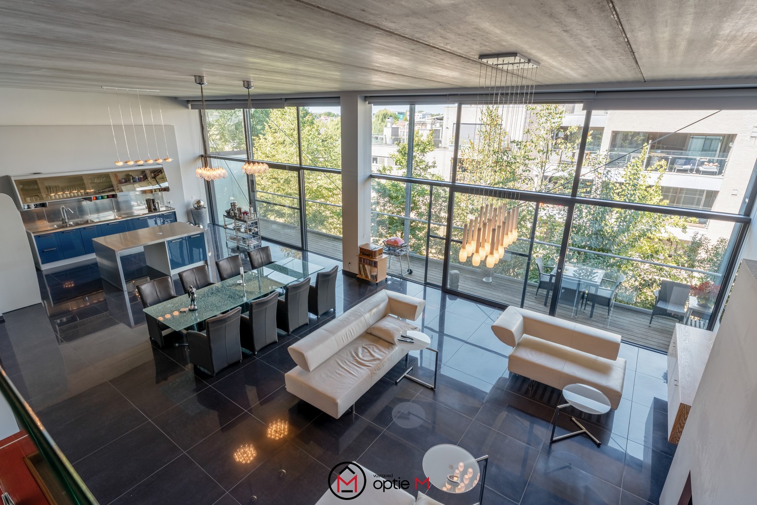 Unieke loft met 2 slaapkamers, terras en parking - foto 1