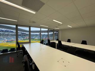 We offer modern and fully equipped all-in offices for 7 to 8 workplaces, located in a vibrant, entrepreneurial environment. Thanks to its excellent accessibility - just a few minutes from the E17 (UZ Gent slip road), the newly constructed R4 and the direct connection to the E40 - this is the ideal location.<br /><br />The offices have: meeting rooms, callbooths, event and seminar rooms, a fully equipped kitchen and even a panoramic view of the football pitch. <br />The all-in concept offers you complete peace of mind: from consumables and furniture to internet, cleaning, reception services and even property tax.<br />Moreover, you have ample parking facilities.<br /> <br />Interested? Contact us today for more information or a no-obligation site visit. Call PANORAMA B2B GENT OFFICES on 09 225 09 02.