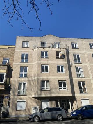 Top location Schaerbeek! Spacious 2-bedroom apartment with terrace & all comfort.Within walking distance of the VRT, close to the European...