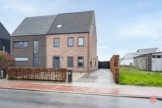 PLAN JOUW BEZOEK: calendly.com/julimmo/lichterstraatVandaag nemen we je mee naar Puurs, een rustige en aangename woonomgeving waar comfort en...