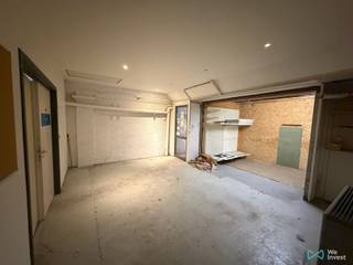 Ideaal gelegen langs een drukke verbindingsweg tussen Grez-Doiceau en Waver, biedt dit ruime plateau van 286 m² op de eerste verdieping van...