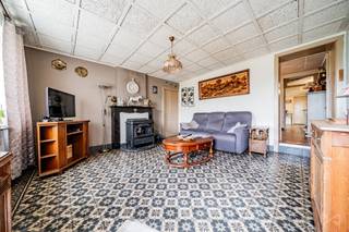 Située dans un cadre calme et agréable à Villerot, cette maison unifamiliale à rénover est implantée sur une vaste parcelle de 44 ares.Le...