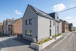 PLAN U BEZOEK OP ONZE WEBSITE : https://www.claeswillems.be/nl/te-huur Volledig gerenoveerde woning te huur in Galmaarden, op wandelafstand...