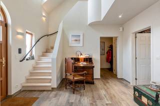 Volledig gerenoveerde villa in Weelde op een perceel van ca. 2.000m² is de perfecte combinatie van luxe, comfort en duurzaamheid. Deze woning...