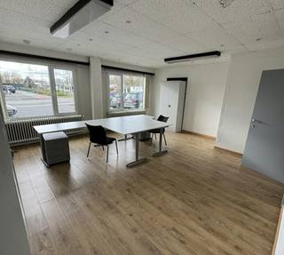 Various offices for rent in the Bruges business center in a very accessible location between the N31 and the city center. The buildings have...