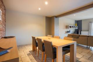 Dit ruime en energiezuinige appartement (EPC-label B) is ideaal gelegen in het centrum van Balen-Olmen. Alle voorzieningen zoals winkels,...