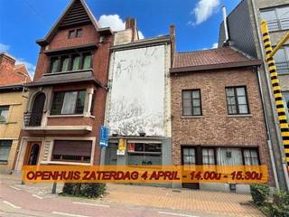 OPENHUIS ZATERDAG 4 APRIL VAN 14.00u - 15.30u - Uniek gelegen in het levendige centrum van Wevelgem, biedt dit veelzijdige pand een geweldige...