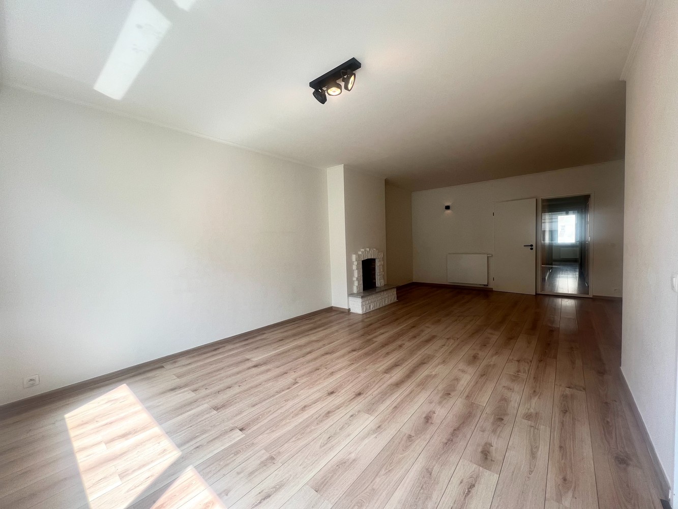 Gerenoveerd en ruim 2-slpk appartement te huur nabij het Stadspark! - foto 4