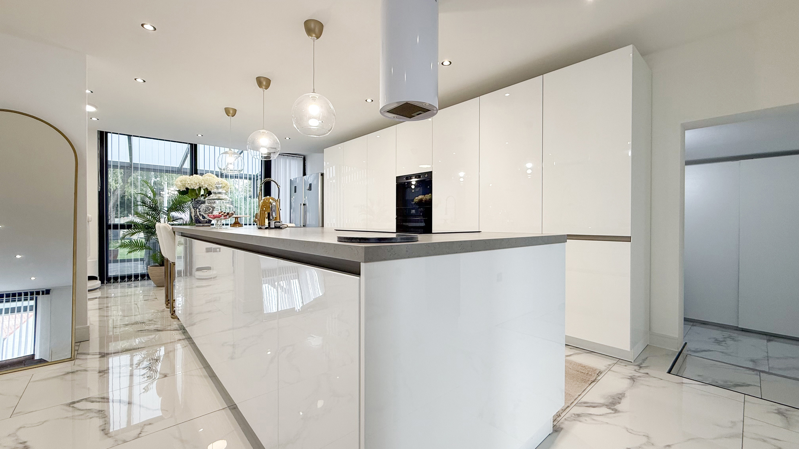 Ruime woning van 256m² met 6 slpk, garage en overdekt terras - foto 3