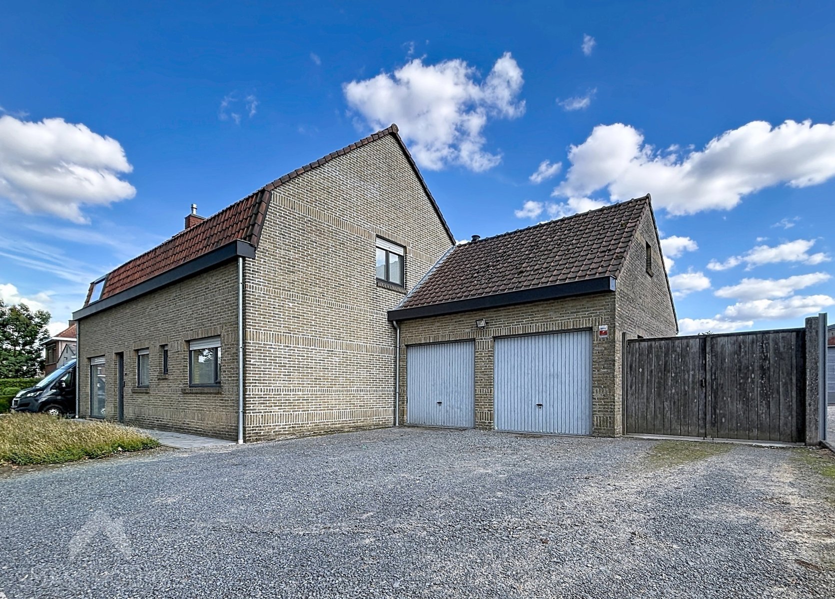 Ruime energiezuinige halfopen woning met 3 slpks op 1674 m² - foto 1