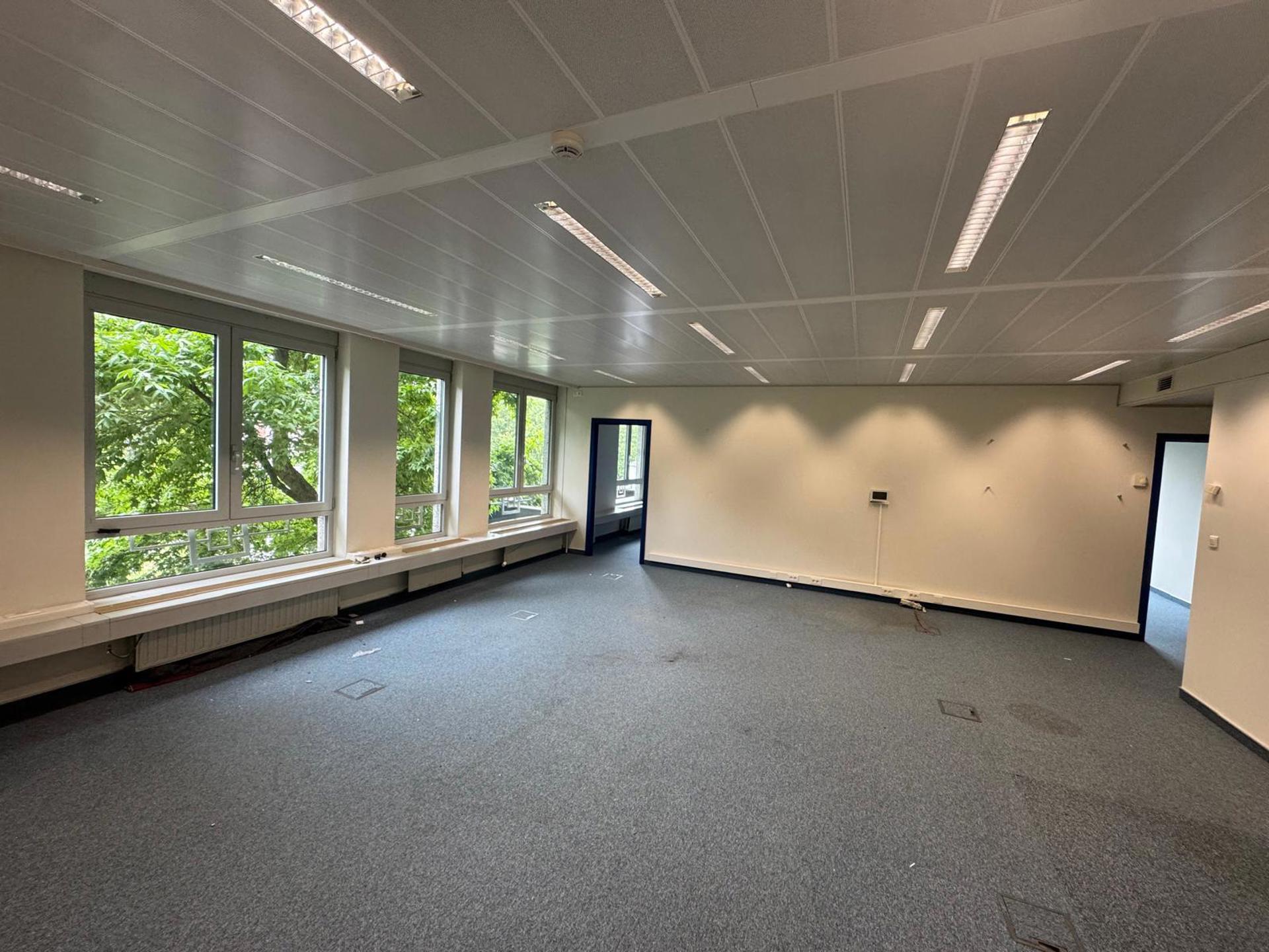 Commercial à louer à Woluwe-Saint-Pierre - photo 5