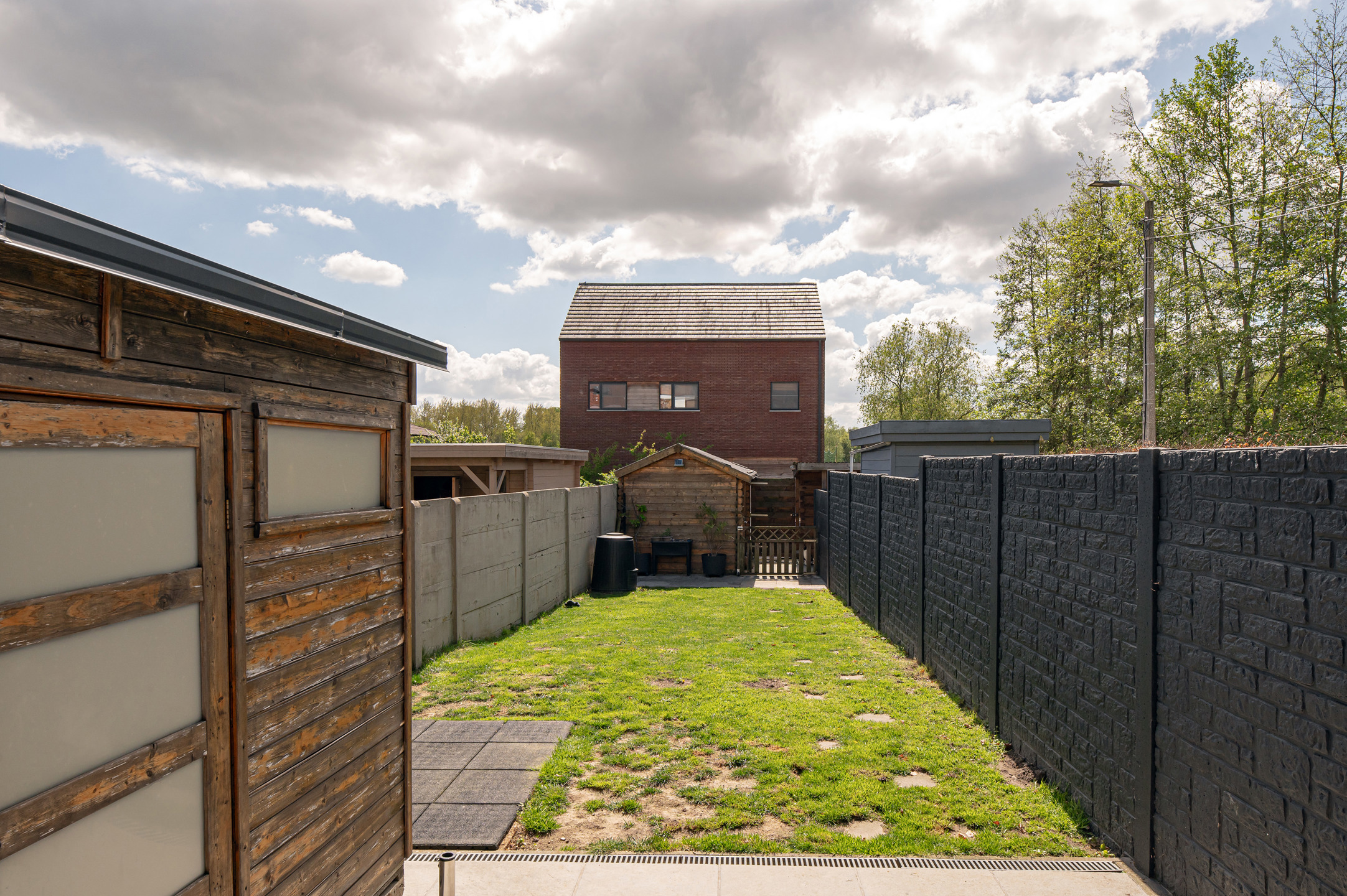 Doodlopend gelegen woning (189m²) met 4 slk’s en zuid gerichte tuin. - foto 2