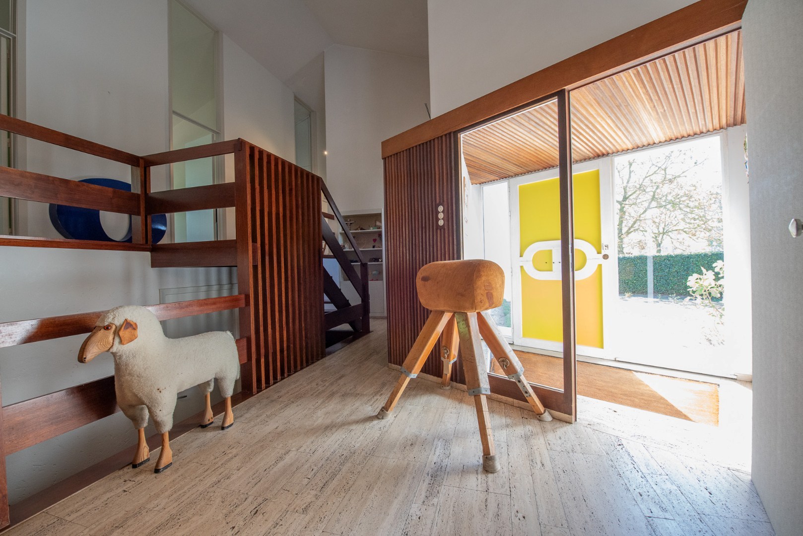 🎉 OPENDEUR zaterdag 13/06 🎉 Iedereen welkom van 10u30 t.e.m. 11u30! 😊TE KOOP: Ruime architectenwoning in residentiële wijk 'De Piste'. Rustig, groen en zee - foto 4
