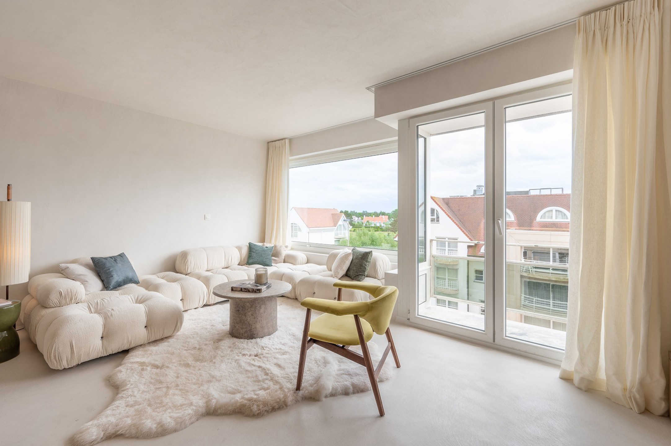 Prachtig gerenoveerd appartement met mooie zichten op een toplocatie vlakbij de winkels en het strand. - foto 5