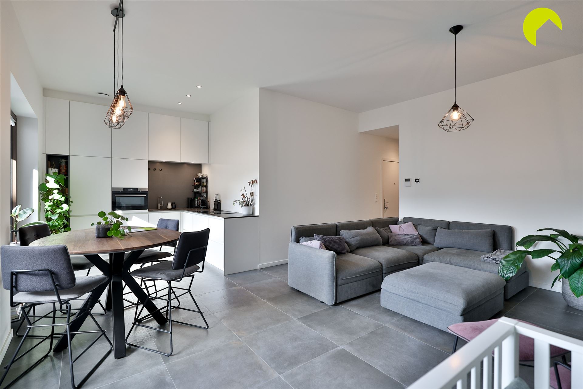 Recent gelijkvloers met aangename tuin pal in het centrum! - foto 5