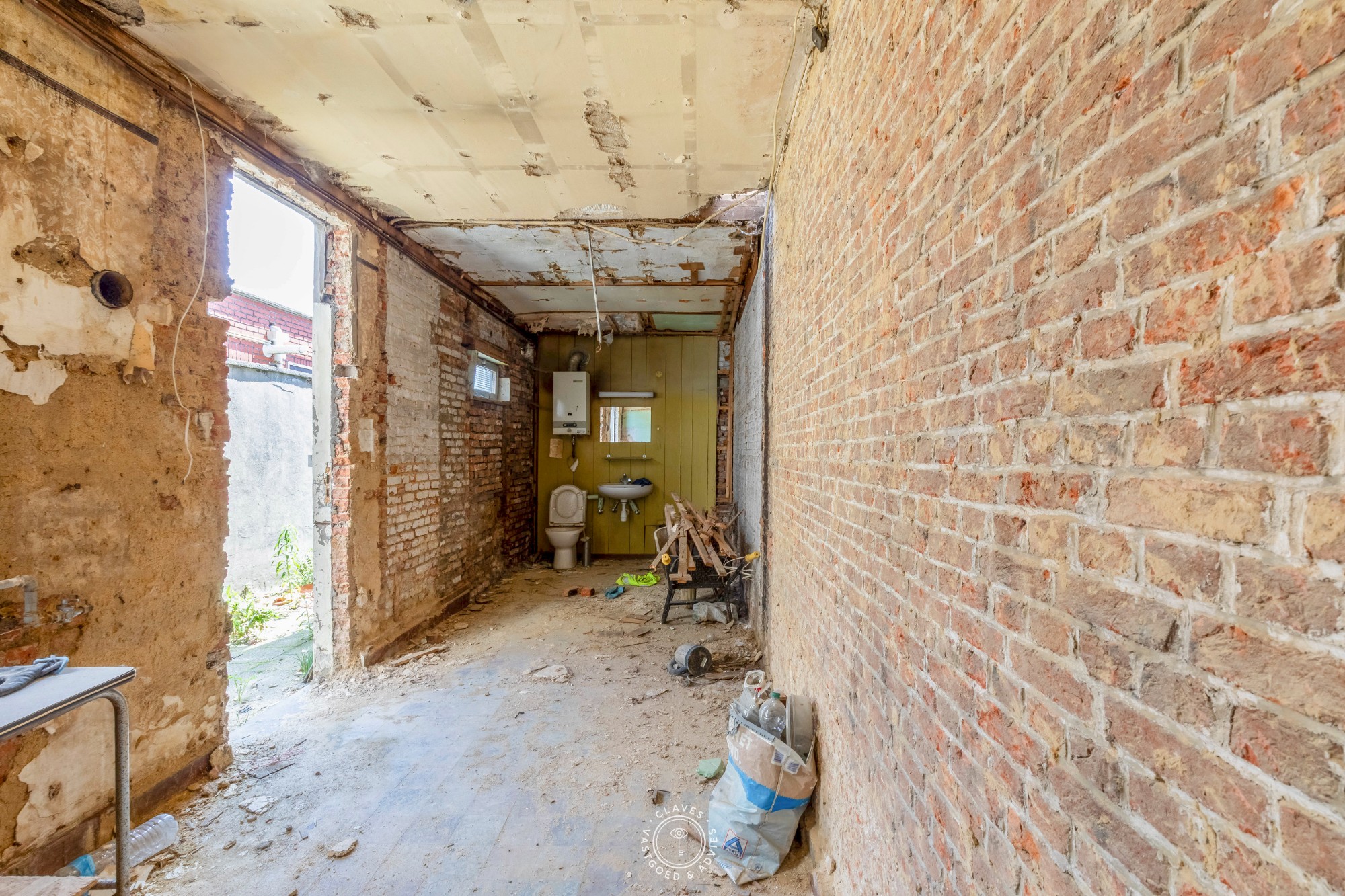 Te renoveren woning met garage in het centrum van Sint-Niklaas - foto 4