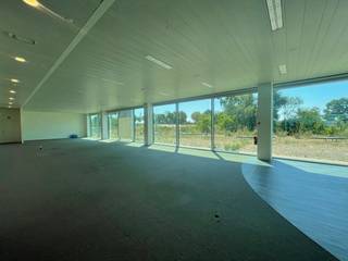 The 587 m² offices for rent in the prestigious ‘Blue Towers’ office building in Ghent offer a phenomenal location with numerous advantages. The location is strategic, close to the R4 and the major cloverleaf interchange, ensuring excellent accessibility. <br /><br />The turnkey offices are located both on the first floor of this modern building. They are fully furnished to the latest standards and equipped with innovative techniques, contributing to an efficient working environment. The large glazed areas provide an abundance of natural light, offering stunning views of the surrounding water bodies. <br />The building itself exudes class and professionalism and is equipped with all modern amenities.<br />The BREEAM Excellent certificate underlines Blue Towers' sustainability and energy efficiency, which is an additional asset for companies that value a green image. In addition, the parking ratio is particularly favourable.<br /><br />With different surface areas available, there is flexibility for businesses of varying sizes. In short, this is a godsend for organisations looking for office space that not only excels in terms of accessibility, but also has a representative appearance. For more information, technical details or a site visit, please contact PANORAMA B2B GENT KANTOREN on 09 225 09 02.