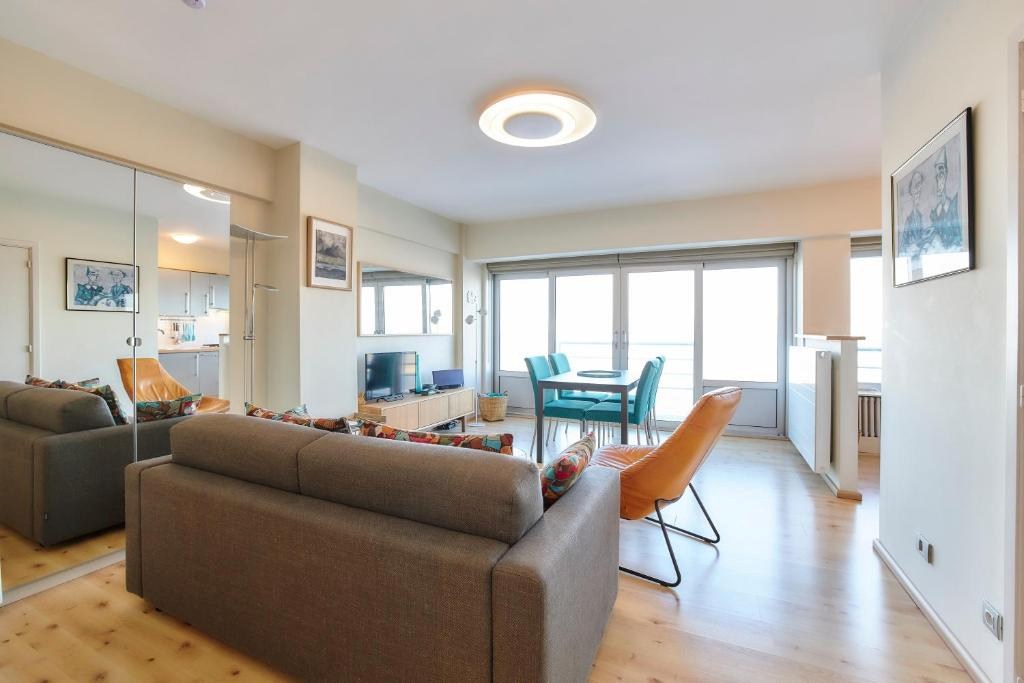 INSTAPKLARE STUDIO MET SCHITTEREND ZICHT OP ZEE - foto 5