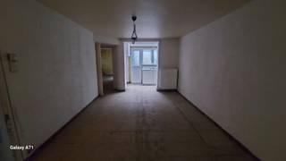 Deze woning is gelegen in het centrum van Oostende.<br /><br />Indeling woning:<br />* inkom<br />* 4 woonkamers<br />* 4 keukens<br />* 4 badkamer<br />* 6 slaapkamers<br />* kelder<br />* tuin<br /><br />Interessante opportuniteit voor investeerders! Momenteel vergund als 1 woning, maar in realiteit zijn dit 4 appartementen.