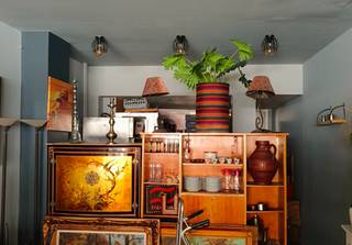 À vendre : commerce de 55 m² avec 55 m² de surface de stockage en sous-sol, situé Rue Blaes 61, au cœur d’un quartier dynamique de...