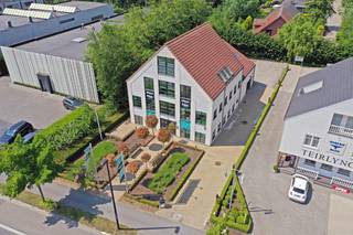 Dit commercieel gebouw bestaat uit 3 verdiepingen en heeft totale bruikbare oppervlakte van 504m². Het gebouw biedt tal van mogelijkheden en kan...