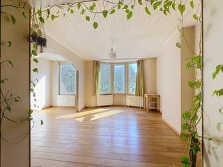 For sale: Charming 1-bedroom apartment to renovate, ideally located near Parc Duden in Forest, on the 2nd floor of a small building, and in...