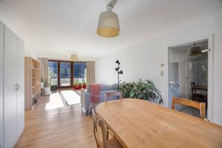 <p>Dit lichtrijke appartement van 93m² combineert een uitstekende ligging met twee ruime slaapkamers, een zonnig terras en een gesloten garage. Imec, Gasthuisberg en de campussen van KU Leuven zijn eenvoudig per fiets bereikbaar.</p><p>Een lichtrijke leefruimte, een ruime keuken en een nachthal die toegang geeft tot twee ruime slaapkamers, een badkamer en twee toiletten. Verder beschikt het appartement over een ondergrondse gesloten garage.</p><p>We trappen de verkoop af met een exclusieve Avant-Première op woensdag 4 november. Heb je interesse en wil je dit appartement als eerste ontdekken? Plan dan jouw bezoek via de paarse knop 'Afspraak maken'. Het reglement van de Avant-Première vind je terug onder downloads.</p>