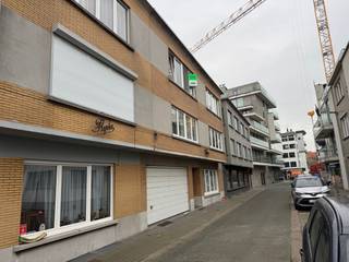 Appartement met 2 slaapkamers gelegen op de tweede verdieping (zonder lift) in het centrum van Koksijde. Ruime en lichtrijke leefruimte met...