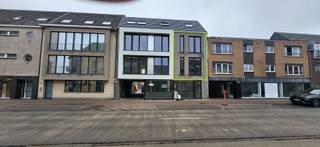 Momenteel staat het gebouw in afwerking. Oplevering voorzien binnen de 4 maanden na de definitieve keuze van alle afwerkingsmaterialen.Duplex...