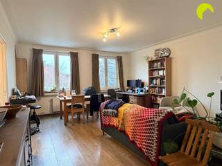 Dans un quartier agréable et calme, mais proche du centre de Mortsel, vous pouvez voir cet appartement de 2 chambres à coucher.Il s'agit d'un...