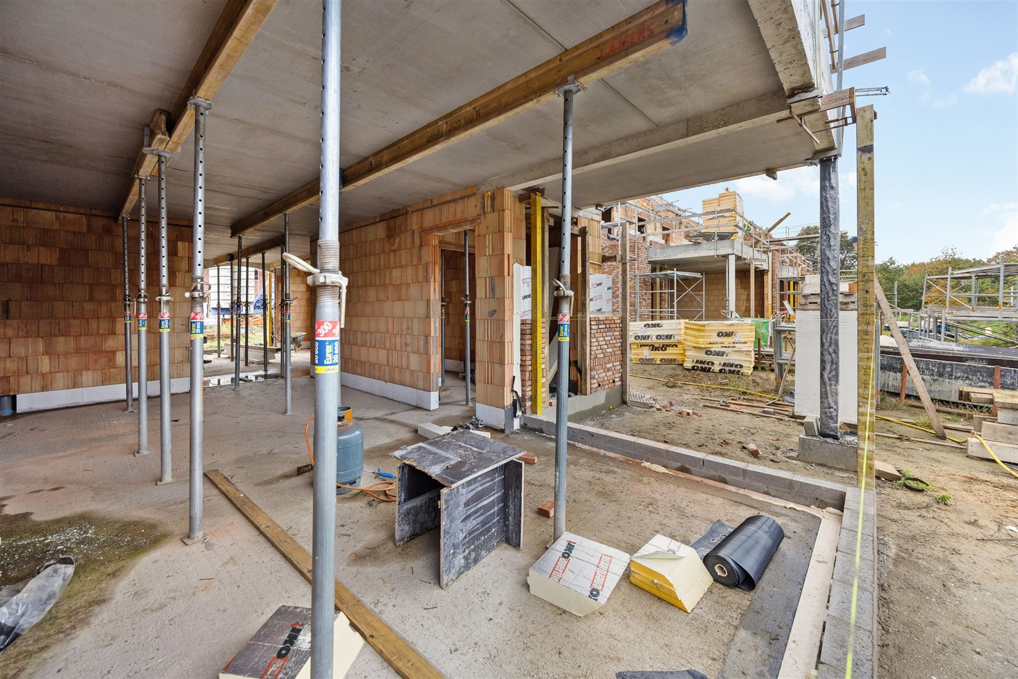 NIEUWBOUWWONING MET 3 SLAAPKAMERS UITERST CENTRAAL DOCH RUSTIG GELEGEN TE ZONHOVEN - foto 3