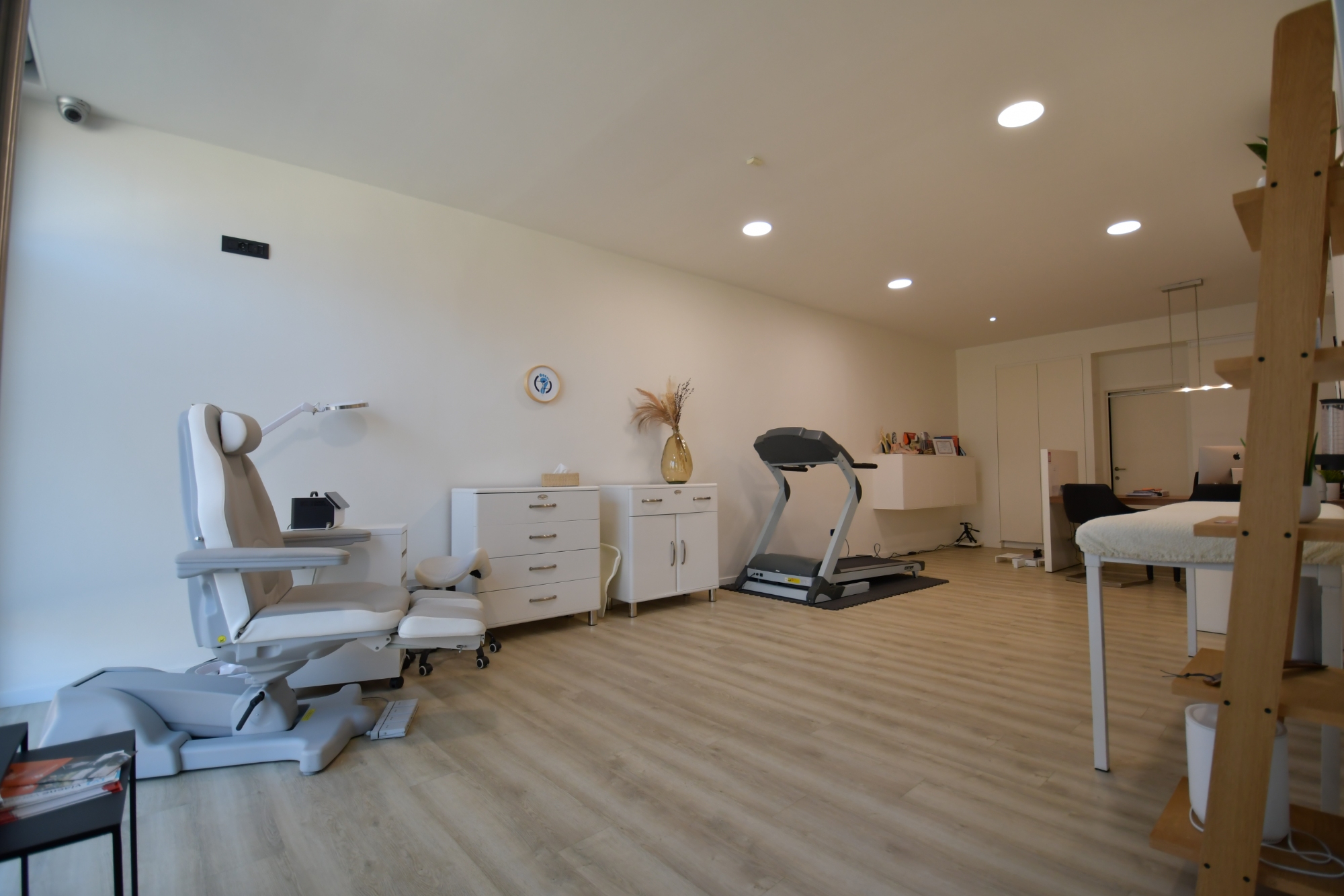 Centraal gelegen ingerichte kantoorruimte in het centrum van Oedelem - foto 2