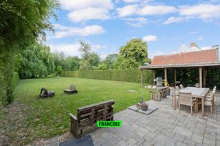 Op een centrale ligging in Scheldewindeke (nabij lokale handelaars, openbaar vervoer, scholen én invalswegen) treffen we deze instapklare...