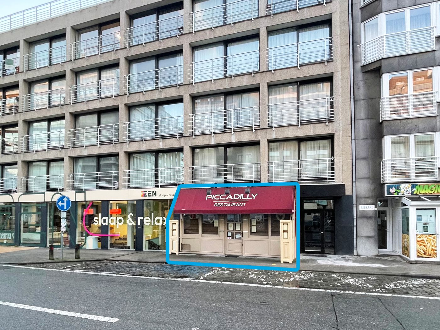INVESTERINGSPAND - Uitstekend commercieel gelegen handelsgelijkvloers in Wenduine - foto 1