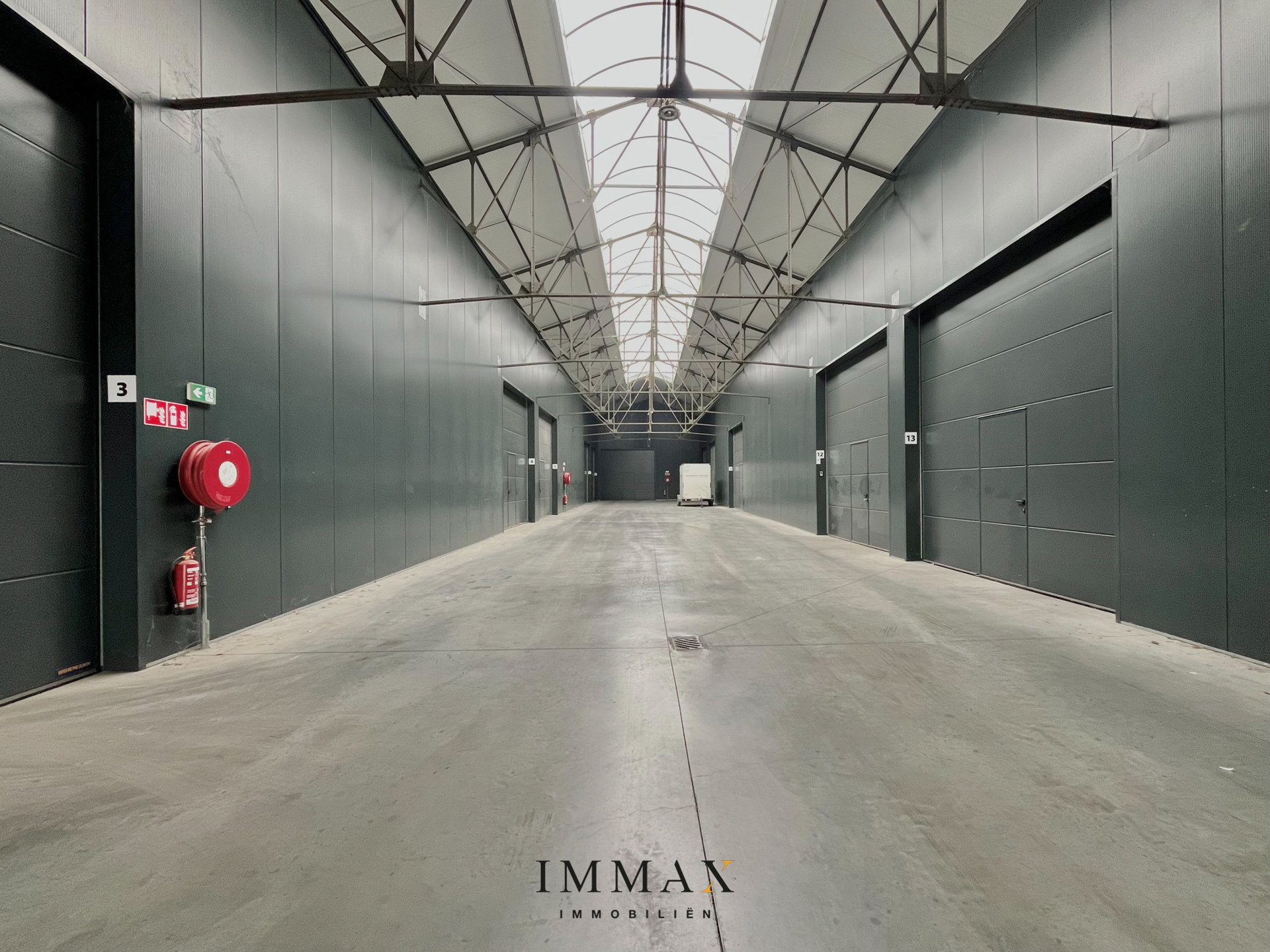 Ruime loods in Torhout op een steenworp van de E403! - foto 3