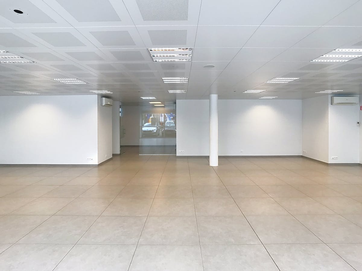 Instapklaar handelspand van ca. 183m² te koop in Roeselare - foto 4