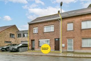 Deze te renoveren rijwoning uit de jaren vijftig biedt heel wat potentieel voor wie op zoek is naar ruimte en een woning die volledig naar eigen...