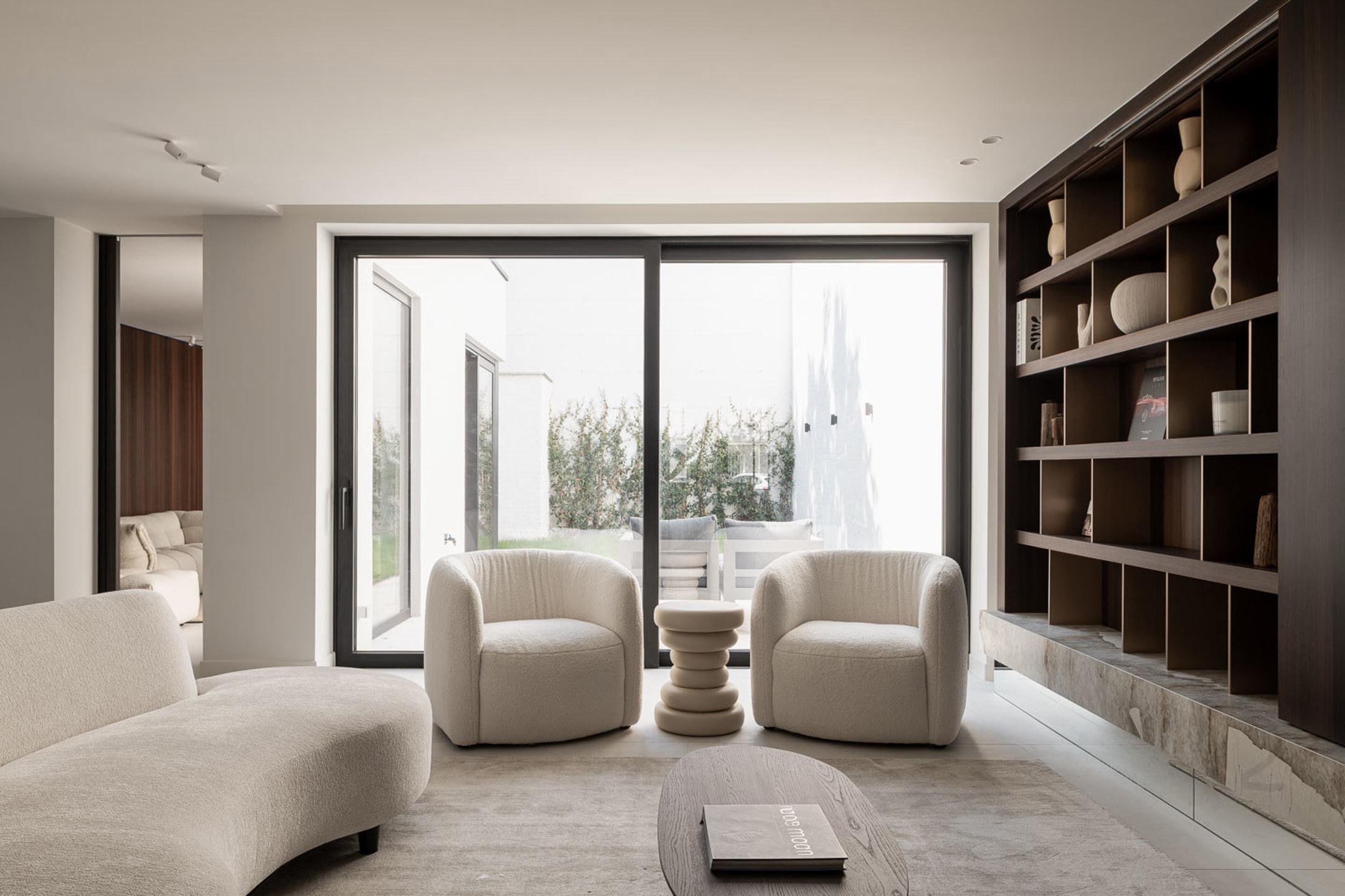 Exclusief vernieuwd herenhuis naast iconische gerechtsgebouw - foto 3