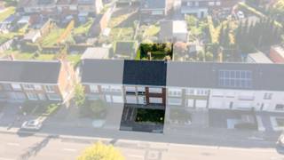 Op een toplocatie, pal in het centrum van Tielt, vinden we deze ruime gezinswoning boordevol potentieel. De woning is gelegen op wandel-...
