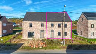 <p>Elke zondag welkom op ons kantoor van 10u-12u voor meer info over de nieuwbouwprojecten! <br /><br />Landelijke nieuwbouwwoning in ruwbouw-winddichtstaat met 4 à 5 slpks op 6 are, gunstig gelegen te Tessenderlo! Deze praktische halfopen woning (rechterzijde) biedt veel potentieel dankzij de extra zolderverdieping!</p>
<p>De woning heeft een bewoonbare oppervlakte van 225m² en is gelegen op de Engsbergseweg met een perfecte bereikbaarheid naar het centrum en de autosnelweg toe. Het perceel geniet van de avondzon en is 5.96 are groot!</p>
<p>Bij het binnenkomen heeft men een mooie inkomhal met een apart gastentoilet en de trap naar boven. De open leefruimte met achteraan een grote (open) leefkeuken is heel aangenaam en biedt zicht op de grote tuin. Naast de keuken bevindt zich een praktische berging/wasplaats.</p>
<p>Op de eerste verdieping bevinden er zich 3 slaapkamers, een badkamer en een tweede apart toilet. Via de tweede vaste betonnen trap komt men op de zolderverdieping die bestaat uit één grote polyvalente ruimte van circa 50m². Hier zijn tal van mogelijkheden zoals een ruime hobbykamer of twee extra kamers. Verder is er een apart technische ruimte.</p>
<p>De woning wordt opgericht met hoogwaardige materialen en zal ruwbouw-winddicht opgeleverd worden. De aluminium zwarte ramen in combinatie met de (hard)houten voordeur in Afrormosia, zorgen voor een perfecte hedendaagse match! Het perceel zelf is ruim: 6 are en zalig georiënteerd.<br /><br />Samenwerken met deze bouwheer is kiezen voor zekerheid en duidelijke afspraken; voor de snelle beslissers zijn aanpassingen binnen nog mogelijk.</p>
<p>Pluspunten:<br />- Bouwen volgens de regels van de kunst<br />- Ramen van uitstekende kwaliteit<br />- Mooie nieuwe steen met oude look<br />- Groot schuifraam naar de tuin<br />- Aluminium ramen<br />- Praktische indeling<br />- Trappen reeds aanwezig in beton<br />- Goede oriëntatie<br />- Zeer centrale ligging!<br />- Interessant: grondwaarde onder registratie (12%), constructie onder BTW(21%)!</p>
<p>Voor een bezichtiging ter plaatse of meer info, bel ons op 078/78.78.70, of spring gerust binnen op ons kantoor. Steeds welkom!</p>