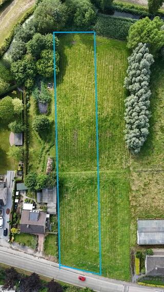 Op deze grond uw droomwoning bouwen?LIGGING:Deze grond is gelegen in een rustige omgeving vlakbij de dorpskern van Landegem.Openbaar vervoer, scholen...