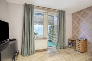 A VENDRE : Appartement d'une chambre au rez-de-chaussée, idéalement situé à Runkst (Hasselt)Bienvenue dansce charmant appartement au rez-de-chaussée,...