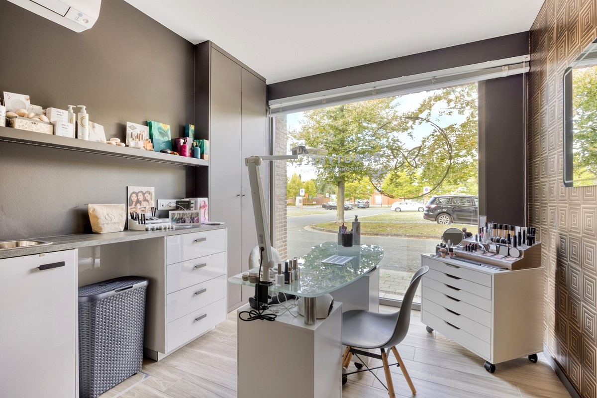 Bel-etage met gelijkvloers salon en ruime woonst - foto 5