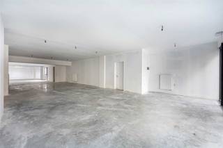 RUIMTE EN MOGELIJKHEDENMet een indrukwekkende oppervlakte van 282 m² biedt deze ruimte alle vrijheid om uw visie tot leven te brengen. Of u nu een...