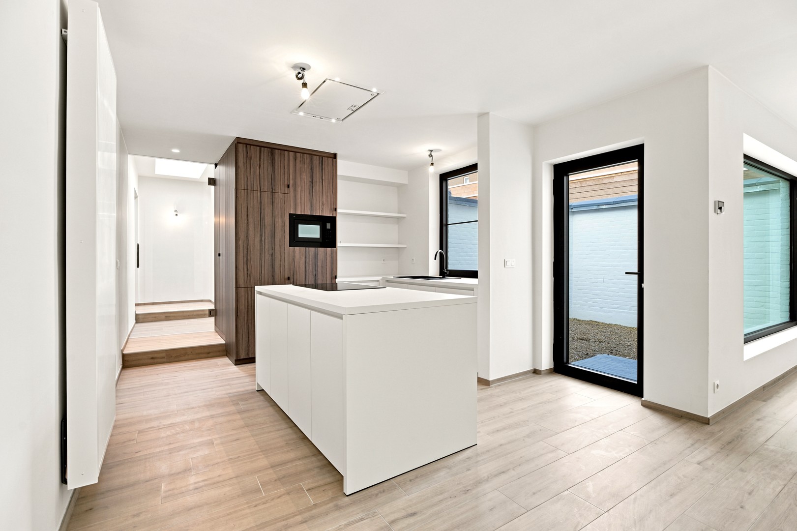 Volledig gerenoveerd appartement met 2 slaapkamers - foto 4
